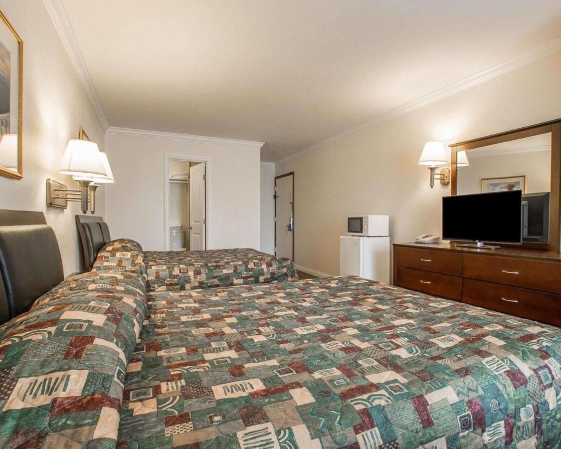 Palm Inn Hotel Near Tyler Mall Riverside Bagian luar foto