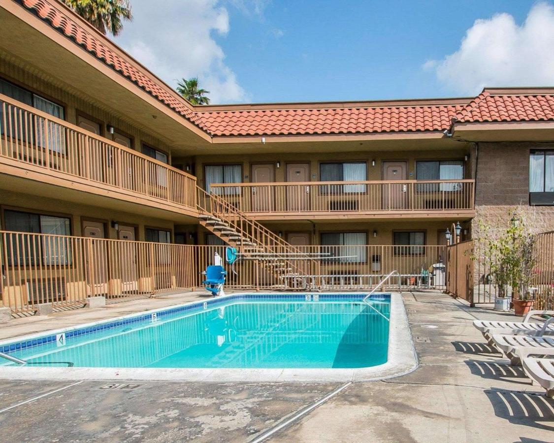 Palm Inn Hotel Near Tyler Mall Riverside Bagian luar foto