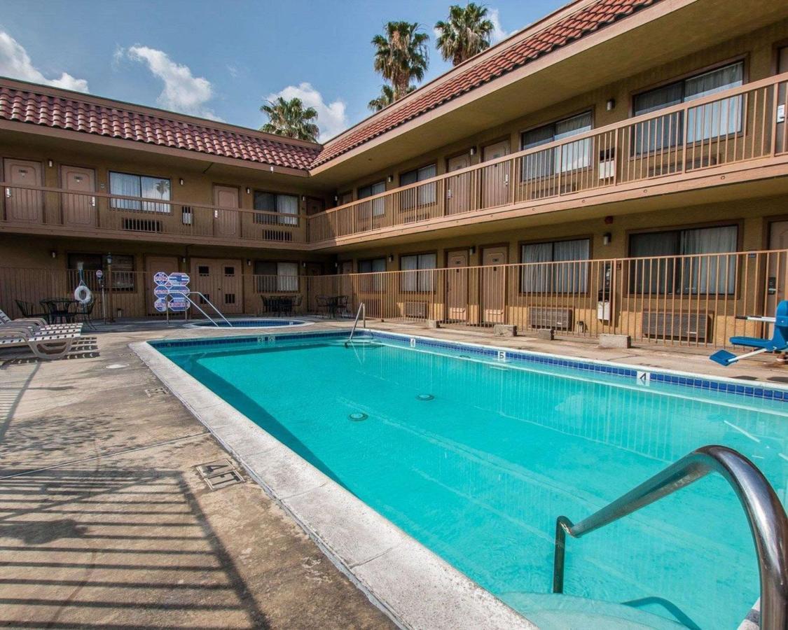 Palm Inn Hotel Near Tyler Mall Riverside Bagian luar foto